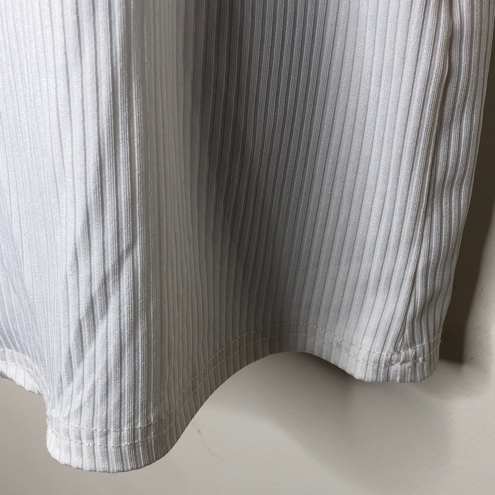 Women's BiBi Ribbed Keyhole Front Top - Picture 3 of 4